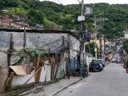 Dois em cada tr&ecirc;s habitantes de favela moram em vias sem &aacute;rvores