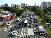 Transporte p&uacute;blico: Usu&aacute;rios alertam para a falta de investimentos, longas esperas e superlota&ccedil;&atilde;o