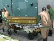 Banco Vermelho &eacute; instalado no Cais do Apolo e marca san&ccedil;&atilde;o de lei contra a viol&ecirc;ncia &agrave; mulher