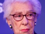Morre Eva Schloss, sobrevivente do Holocausto e meia-irm&atilde; p&oacute;stuma de Anne Frank, aos 96 anos