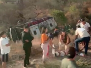 &Ocirc;nibus de romeiros capota na AL-220 e deixa mortos e feridos em S&atilde;o Jos&eacute; da Tapera