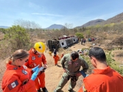 Trag&eacute;dia na AL-220: capotamento de &ocirc;nibus deixa 15 mortos no Sert&atilde;o de Alagoas