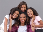 Pens&atilde;o de R$ 300 e um milh&atilde;o de seguidores: quem &eacute; a pernambucana Iza Carneiro?