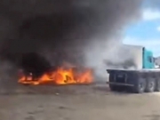 Inc&ecirc;ndio atinge caminh&atilde;o e carreta na BR-101, em Igarassu