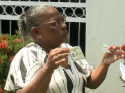 Idosa de 69 anos &eacute; dada como morta pelo INSS e tem benef&iacute;cio cortado