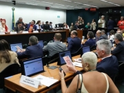 Comissão da Câmara inicia votação da proposta que prevê fim da escala 6x1