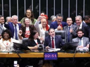 C&acirc;mara aprova, em dois turnos, PEC pelo fim da escala 6x1