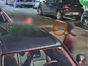 Mulher &eacute; rendida e obrigada a se ajoelhar durante roubo de carro nas Gra&ccedil;as
