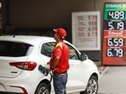 Governo adia fim de subsídio da gasolina após ataques dos EUA ao Irã