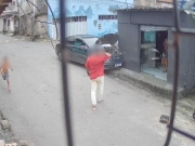 Carro desgovernado quase atinge criança no Recife