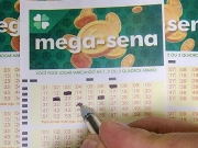 Mega-Sena: prêmio acumula novamente e chega a R$ 100 milhões