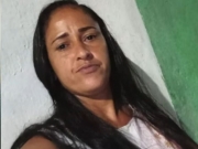 Sob forte comoção, vítima de feminicídio é sepultada no Recife