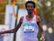 Atleta etíope bate recorde mundial ao correr meia maratona abaixo de 57 min