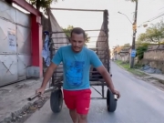Carroceiro do Recife conquista milh&otilde;es de visualiza&ccedil;&otilde;es ao mostrar rotina nas redes