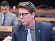Mario Frias e produtora de filme de Bolsonaro são proibidos de deixar o Brasil