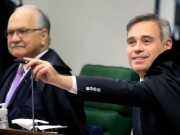 Fachin adia julgamento sobre pedido para investigar André Mendonça