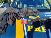 PRF apreende carro roubado e material policial após fuga na BR 101