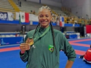 Karateca de 15 anos busca apoio para disputar Mundial na Polônia